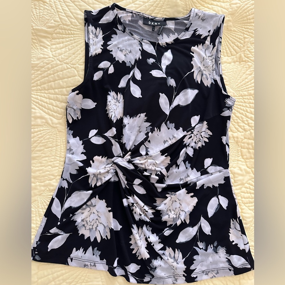 Women’s blouse size small